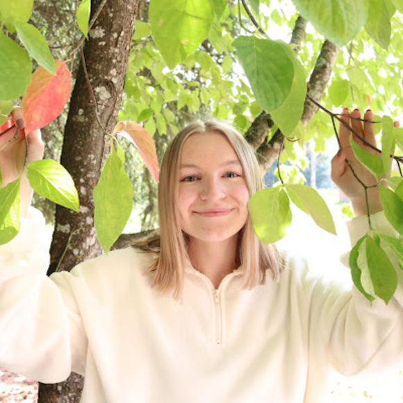 Meet your Posher, Hailey - Picture 1 of 1